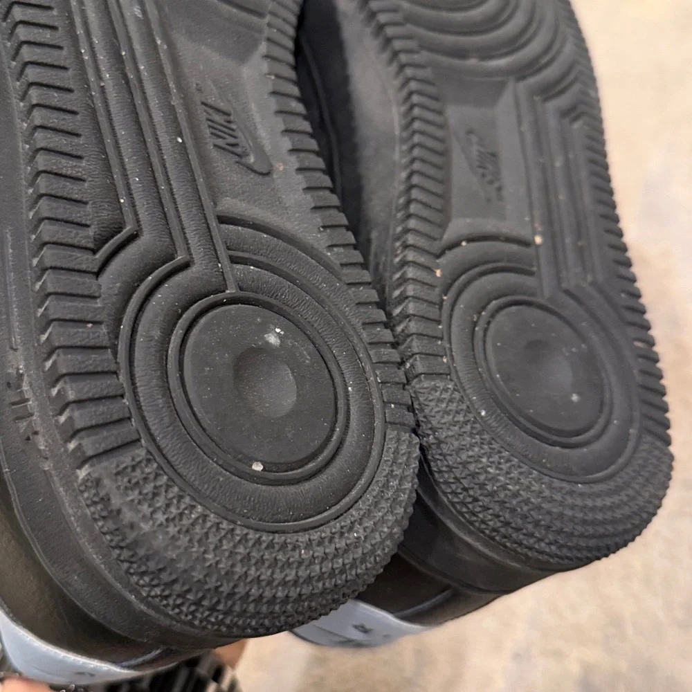 Size 11- Nike Air Force 1 '07 LV8 4 Black Obsidian Mist in EUC no‎ box